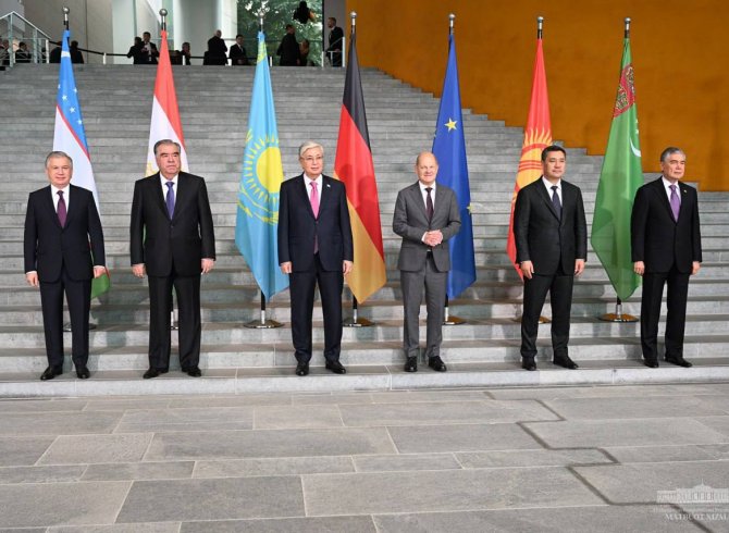 Президенти Ӯзбекистон дар ҳамоиши нахустини «Осиёи Марказӣ – Олмон» иштирок кард 