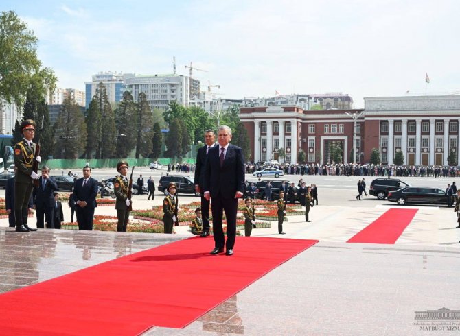 Президенти Ҷумҳурии Ӯзбекистон ба Душанбе омад 