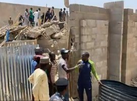 ВАО: Дар Нигерия дастикам 11 нафар зери харобаҳои бинои фурӯрафта мондаанд