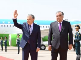 Президенти Ӯзбекистонро дар Душанбе ботантана истиқбол намуданд