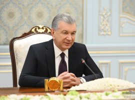 Президенти Ӯзбекистон бо Сарвазири Гурҷистон роҳҳои васеъ намудани ҳамкории амалиро муҳокима намуд