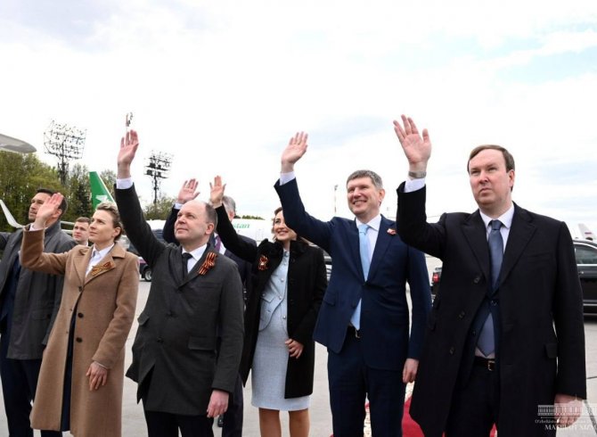 Президенти Ӯзбекистон дар чорабиниҳои тантанавӣ ба муносибати 78-умин солгарди Ғалаба иштирок кард 