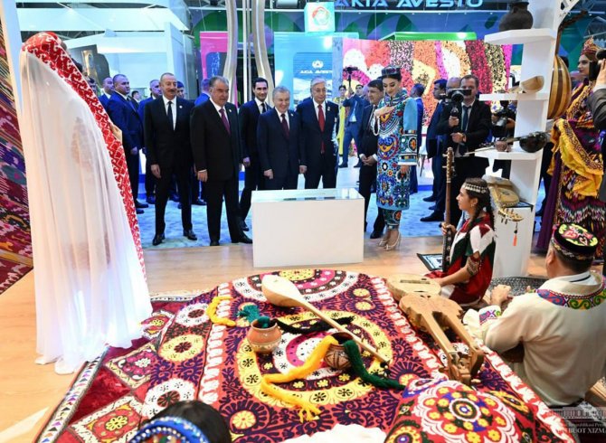 Президенти Ӯзбекистон дар чорабиниҳои расмӣ, тиҷоратӣ ва фарҳангии нишасти раҳбарони Осиёи Марказӣ ширкат кард 