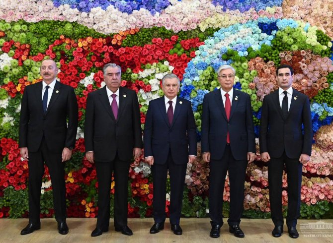 Президенти Ӯзбекистон дар чорабиниҳои расмӣ, тиҷоратӣ ва фарҳангии нишасти раҳбарони Осиёи Марказӣ ширкат кард 