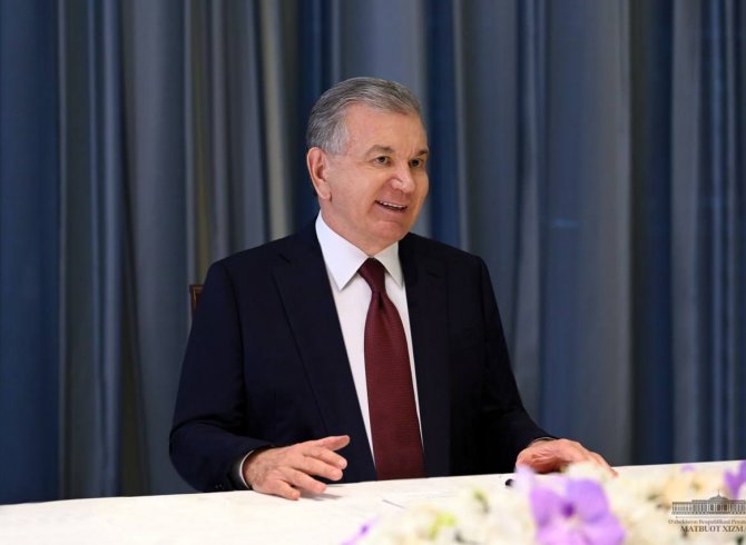 Президенти Ӯзбекистон бо роҳбари ФБА самтҳои нави ҳамкориҳоро баррасӣ кард 