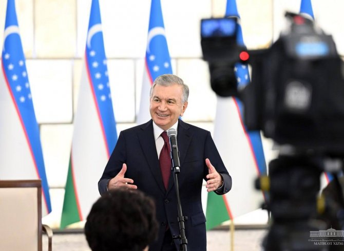 Президенти Ӯзбекистон бо ҳамватанон мулоқот кард 