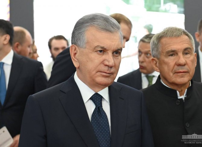 Президенти Ӯзбекистон аз намоишгоҳи иқтидори саноатии Тотористон дидан кард 