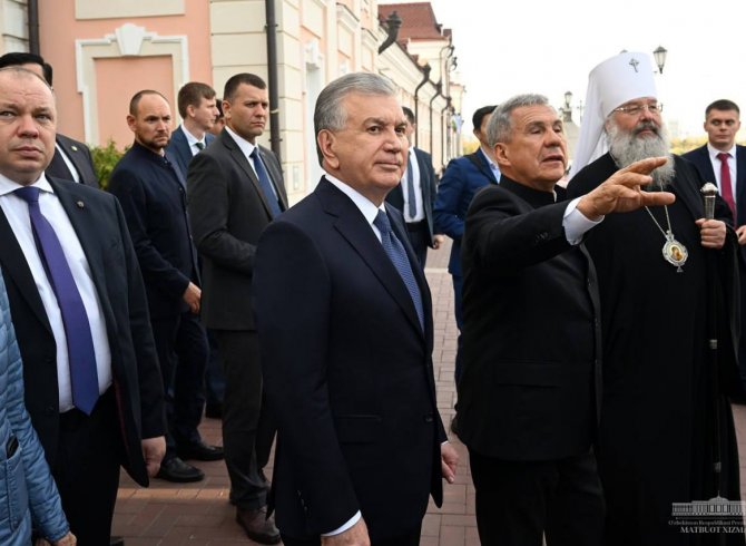Президенти Ӯзбекистон бо ҷойҳои ҷолиби Кремли Қазон шинос шуд 