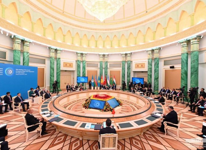 Президенти Ӯзбекистон дар нишасти СКТ  ташаббусҳои муҳимро пеш гузошт  