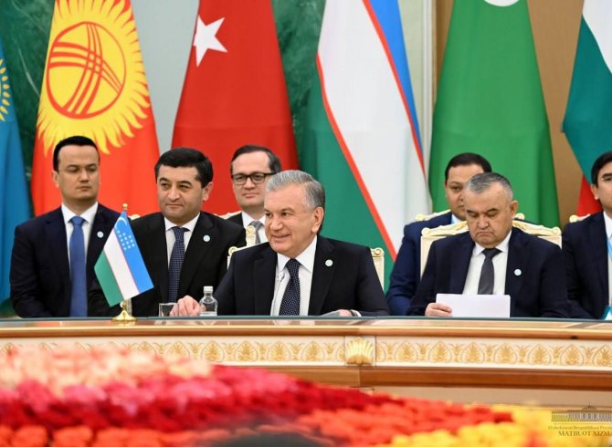 Президенти Ӯзбекистон дар нишасти СКТ  ташаббусҳои муҳимро пеш гузошт  