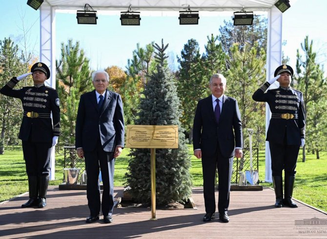 Президентҳои Ӯзбекистон ва Италия дар маросими ниҳолшинонӣ ширкат карданд 