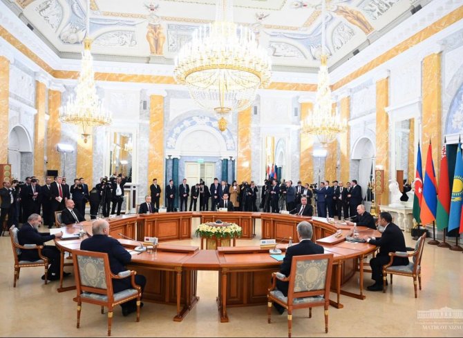 Президенти Ӯзбекистон дар нишасти ғайрирасмии ИДМ иштирок кард 