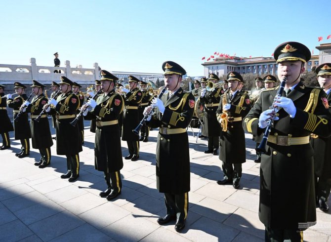 Президенти Ӯзбекистон хотираи қаҳрамонони халқии Чинро пос дошт  