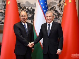 Президенти Ӯзбекистон бо раиси Корпоратсияи миллии нафти Чин мулоқот кард