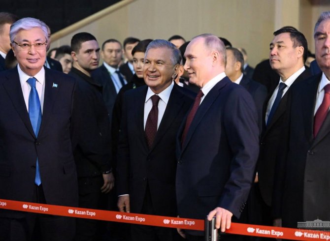 Президенти Ӯзбекистон дар маросими ифтитоҳи “Бозиҳои оянда” иштирок кард 