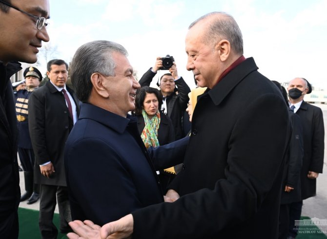 Президенти Туркия бо боздид ба Ӯзбекистон омад 