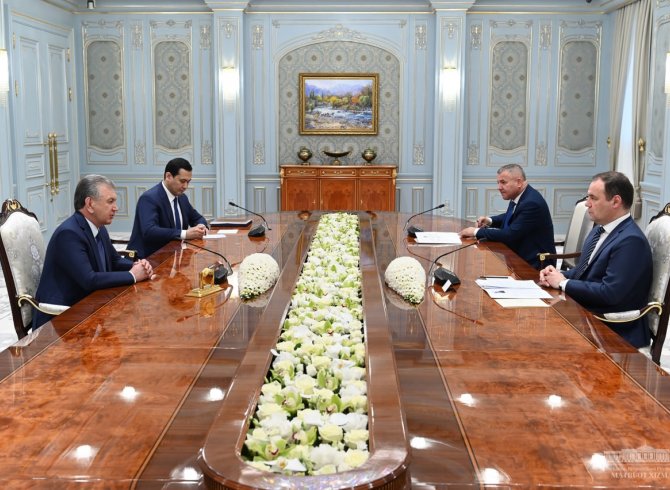 Президенти Ӯзбекистон бо Сарвазири Белорус дурнамои рушди ҳамкориҳои амалиро баррасӣ кард 