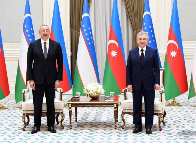 Президенти Ӯзбекистон ва Озарбойҷон дар ҳайати маҳдуд музокирот намуданд 