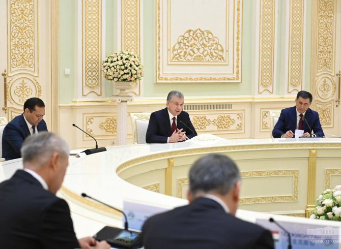 Президенти Ӯзбекистон ҷанбаҳои муҳимтарини рушди минбаъдаи СҲШ-ро нишон дод 