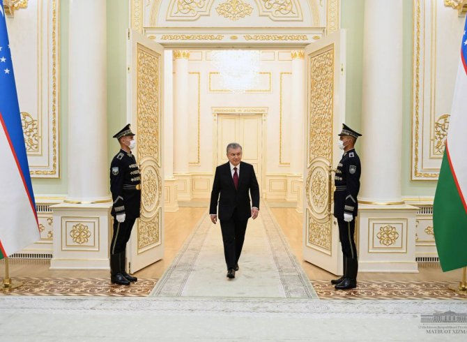 Президенти Ӯзбекистон ҷанбаҳои муҳимтарини рушди минбаъдаи СҲШ-ро нишон дод 