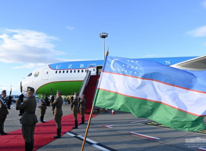 Сафари расмии Президенти Ӯзбекистон ба Венгрия оғоз ёфт 