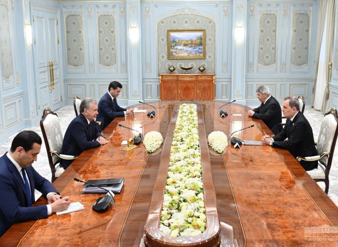 Президенти Ӯзбекистон аҳамияти густариши минбаъдаи ҳамкориҳои амалӣ бо Озарбойҷонро қайд кард 