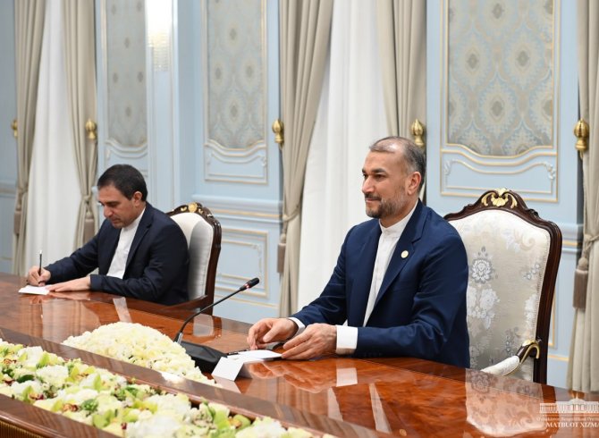 Президенти Ҷумҳурии Ӯзбекистон муҳимияти рушди ҳамкориҳои мутақобилан судманд бо Эронро таъкид кард 