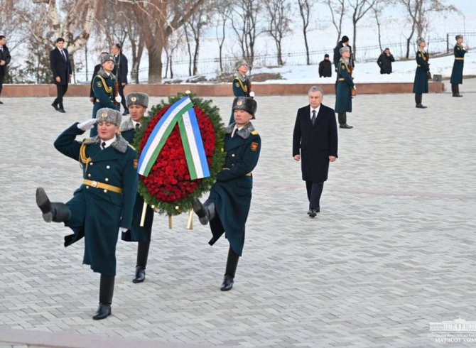 Президент Шавкат Мирзиёев ба Бишкек омад 