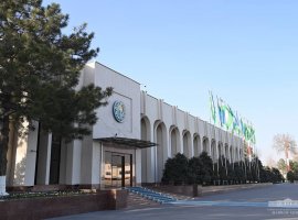 Президенти Ӯзбекистон ба Озарбойҷон рафт