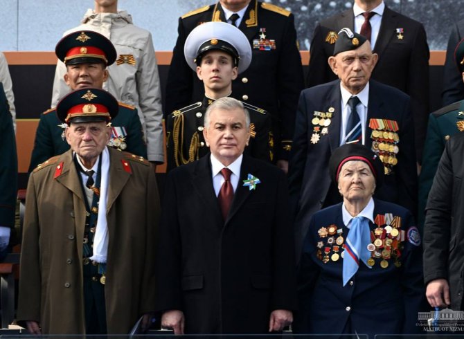 Президенти Ӯзбекистон дар чорабиниҳои тантанавӣ ба муносибати 78-умин солгарди Ғалаба иштирок кард 