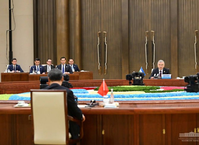 Президенти Ӯзбекистон бинобар минбаъд амиқсозии ҳамкориҳои минтақавӣ ташаббусҳои муҳимро пеш гузошт 