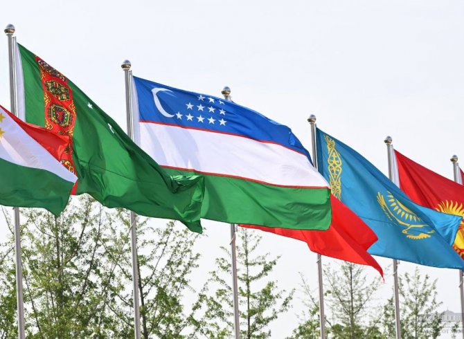 Президенти Ӯзбекистон бинобар минбаъд амиқсозии ҳамкориҳои минтақавӣ ташаббусҳои муҳимро пеш гузошт 