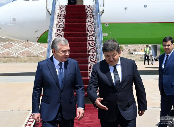 Президенти Ӯзбекистон ба саммити «Осиёи Марказӣ - Иттиҳоди Аврупо» омад 