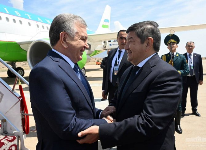 Президенти Ӯзбекистон ба саммити «Осиёи Марказӣ - Иттиҳоди Аврупо» омад 