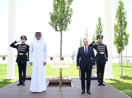 Президенти Ӯзбекистон ва Амири Қатар дарахт шинонданд