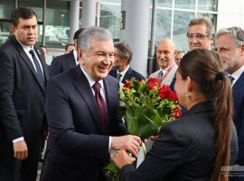 Президенти Ӯзбекистон аз намоишгоҳи мошинсозии нассоҷии ITMA 2023 дидан кард